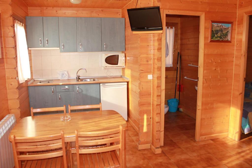 Hotel Camping Valle De Tena Sabiñánigo Habitación foto