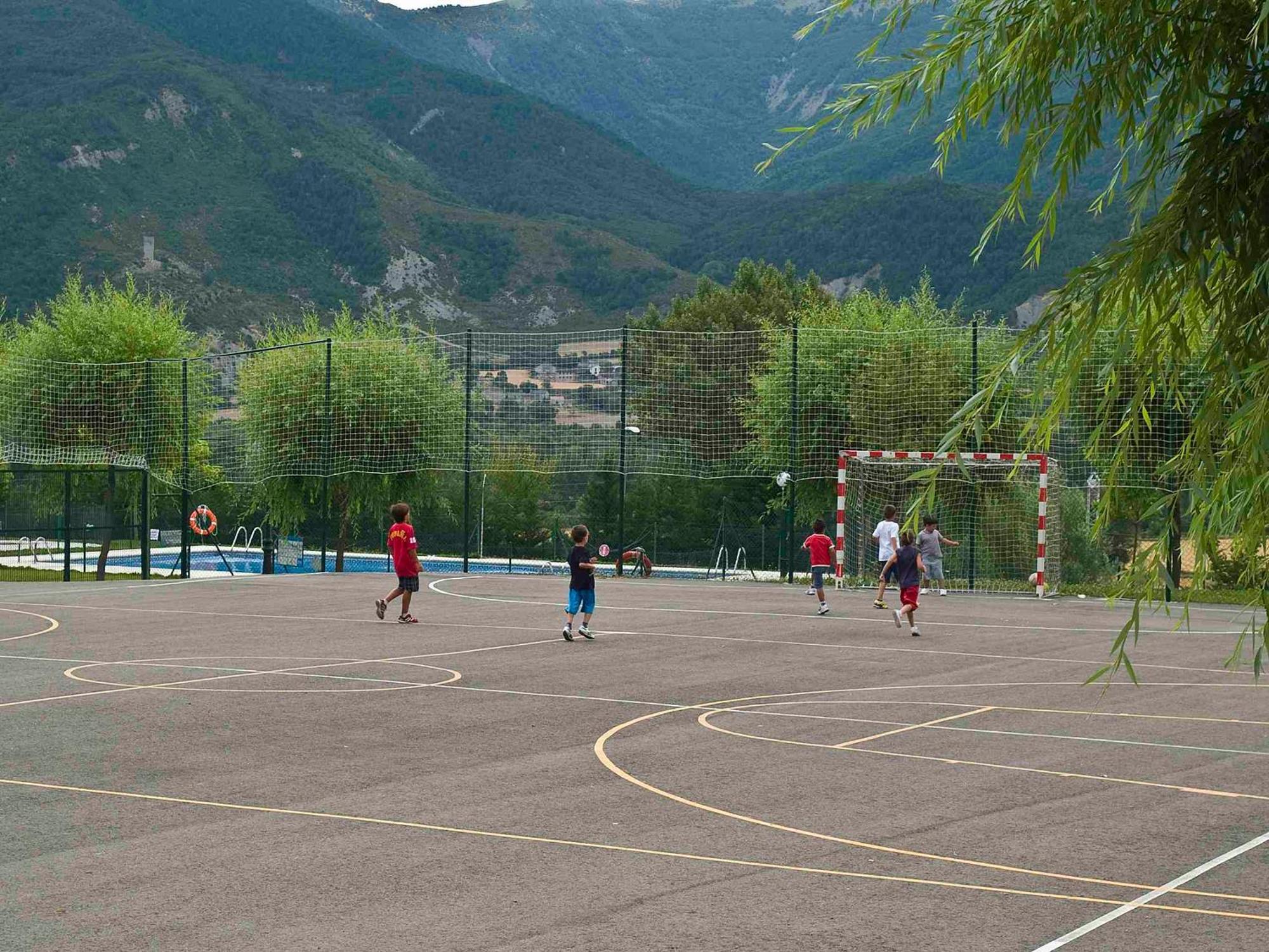 Hotel Camping Valle De Tena Sabiñánigo Exterior foto