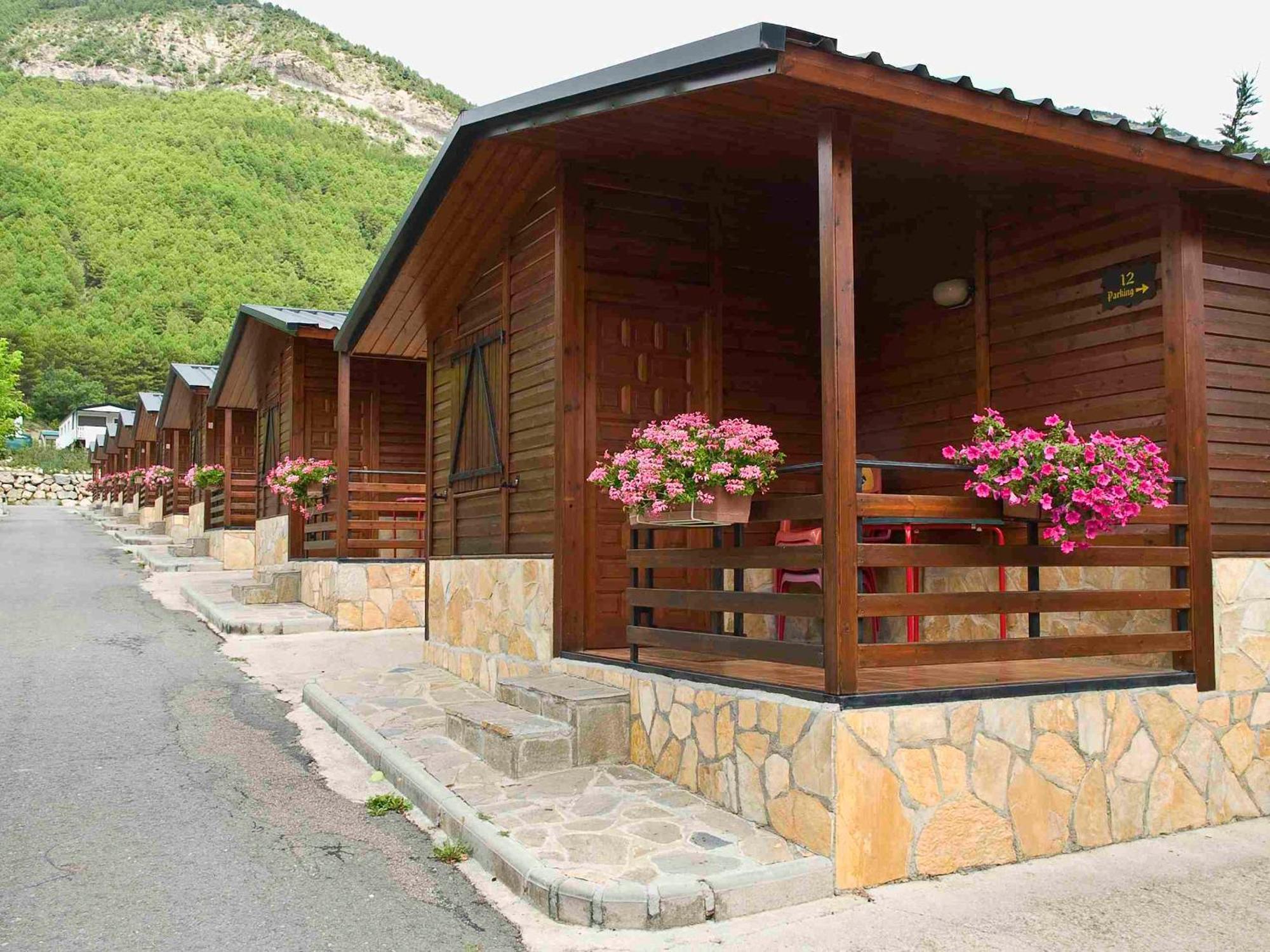 Hotel Camping Valle De Tena Sabiñánigo Exterior foto