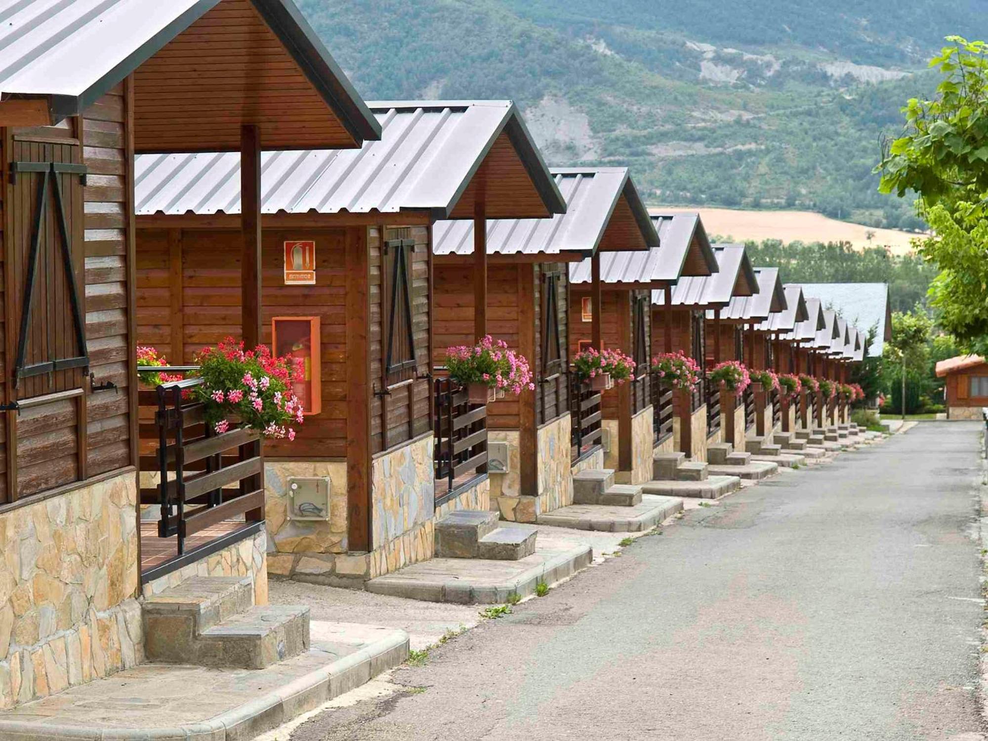 Hotel Camping Valle De Tena Sabiñánigo Exterior foto