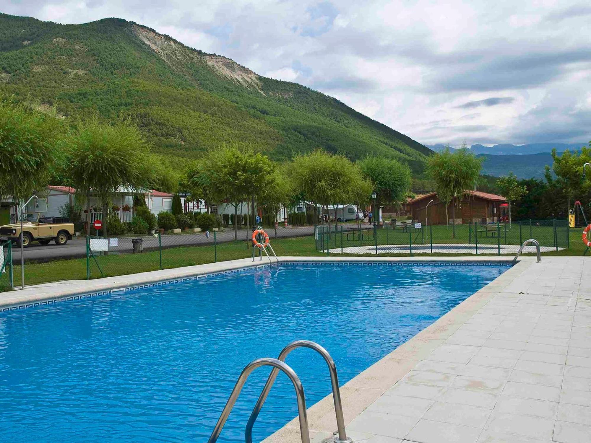 Hotel Camping Valle De Tena Sabiñánigo Exterior foto